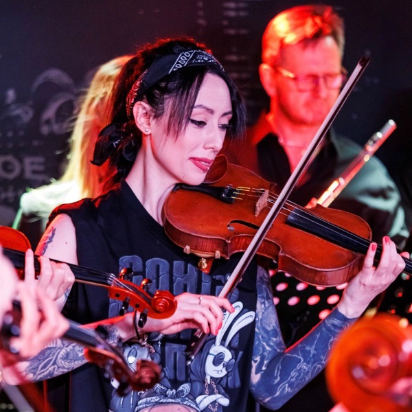 Скрипачи на мероприятие